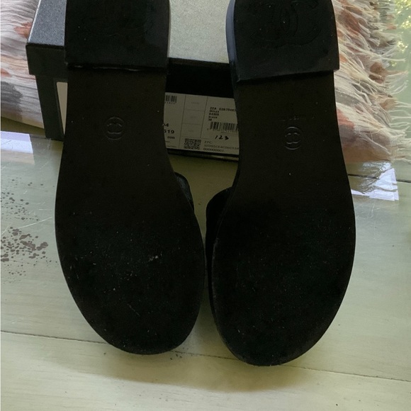 Chanel 2022 black quilted slides - Picture 9 of 9